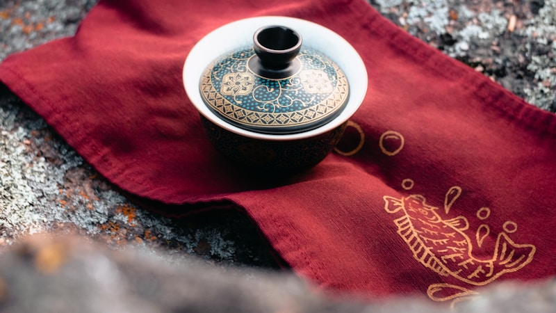 普洱茶全解析：从等级鉴别到科学存储与茶艺美学